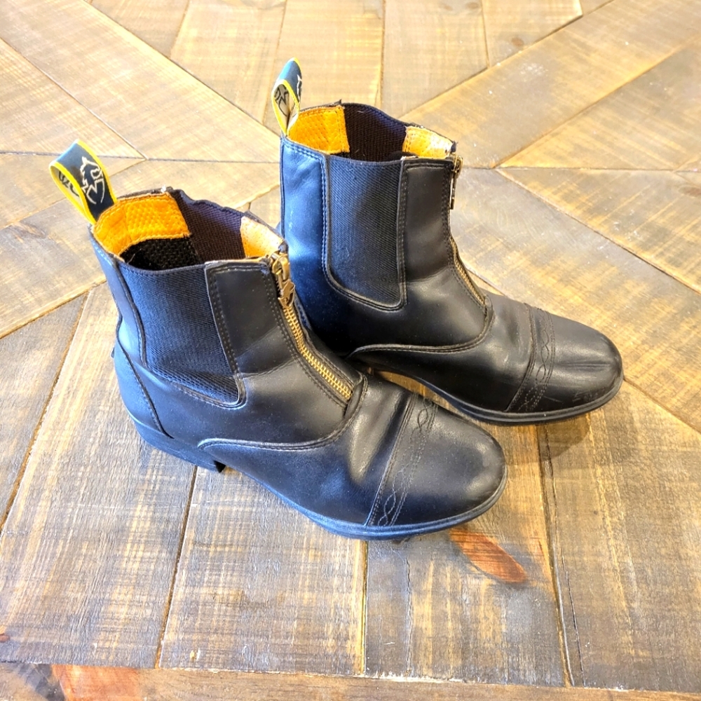 3 for $10 on $5 items! Moretta booties us size 5